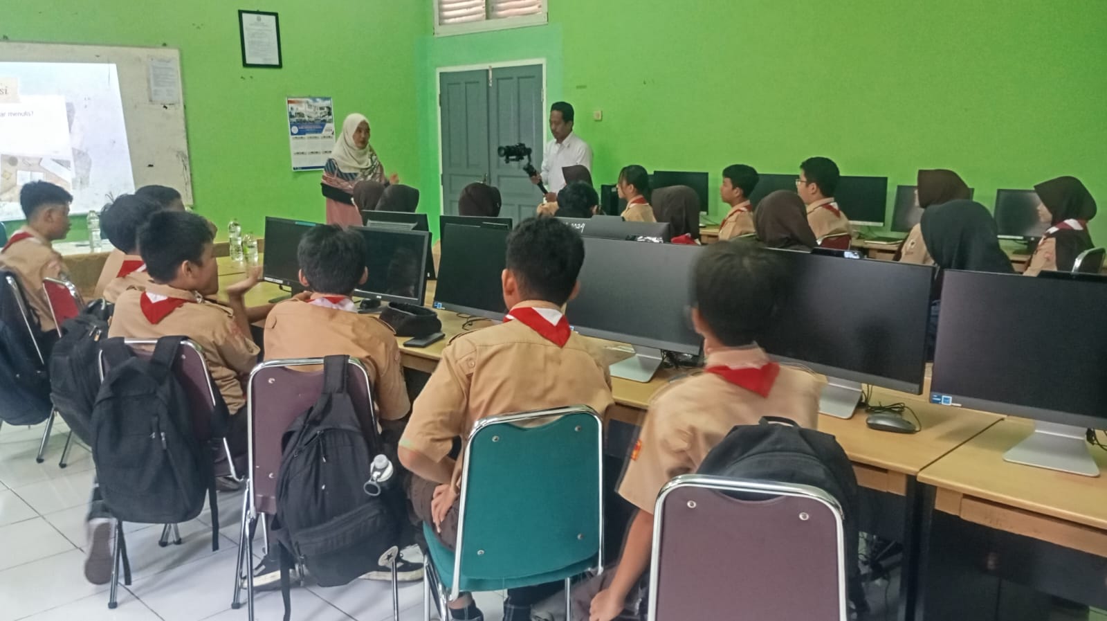 Ruang Belajar Literasi Bersama Duta Baca Jakarta Timur Di SMP Negeri 251 Jakarta